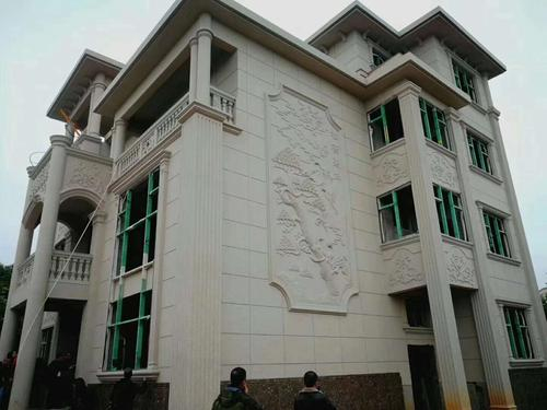 那么仿石漆與瓷磚、干掛石材對(duì)比有哪些優(yōu)點(diǎn)和缺點(diǎn)呢？